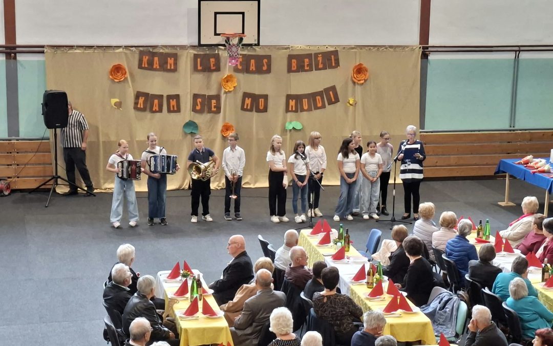 Nastop učencev na prireditvi DU Muta